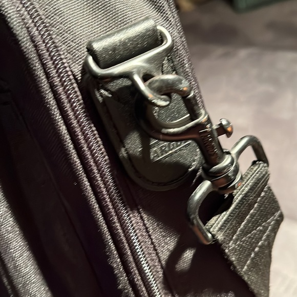 Targus Laptop Bag Classic Slim Briefcase Messenger Bag,Foam Padded Laptop Case - Picture 12 of 15